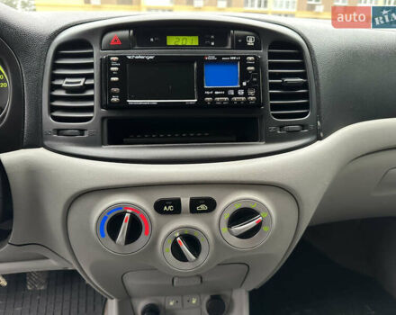 Синий Хендай Акцент, объемом двигателя 1.49 л и пробегом 135 тыс. км за 4900 $, фото 9 на Automoto.ua