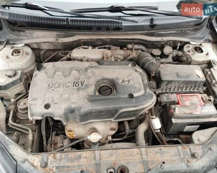 Синий Хендай Акцент, объемом двигателя 1.4 л и пробегом 257 тыс. км за 5000 $, фото 6 на Automoto.ua