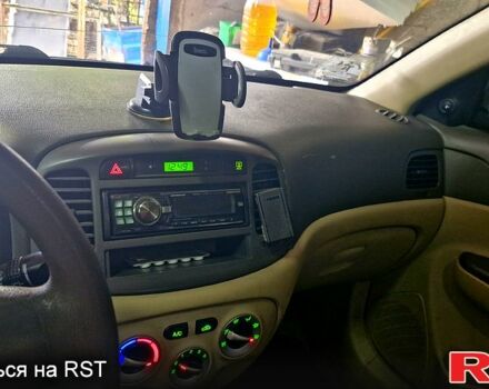 Синий Хендай Акцент, объемом двигателя 1.4 л и пробегом 142 тыс. км за 4800 $, фото 2 на Automoto.ua