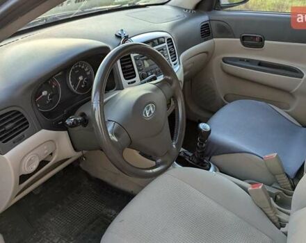 Синій Хендай Акцент, об'ємом двигуна 1.6 л та пробігом 276 тис. км за 4700 $, фото 4 на Automoto.ua