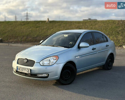 Синий Хендай Акцент, объемом двигателя 1.4 л и пробегом 315 тыс. км за 3599 $, фото 3 на Automoto.ua