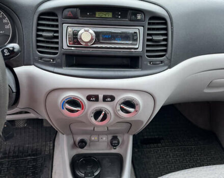 Синий Хендай Акцент, объемом двигателя 1.4 л и пробегом 201 тыс. км за 4100 $, фото 9 на Automoto.ua