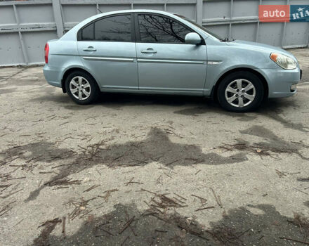 Синий Хендай Акцент, объемом двигателя 1.6 л и пробегом 248 тыс. км за 4400 $, фото 2 на Automoto.ua
