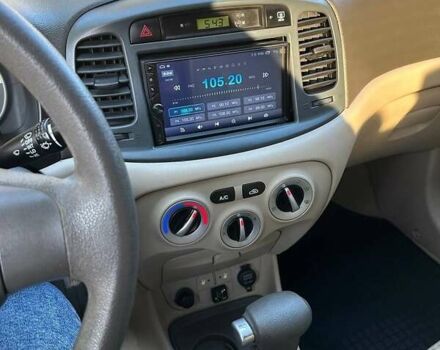 Синий Хендай Акцент, объемом двигателя 1.4 л и пробегом 193 тыс. км за 4500 $, фото 4 на Automoto.ua