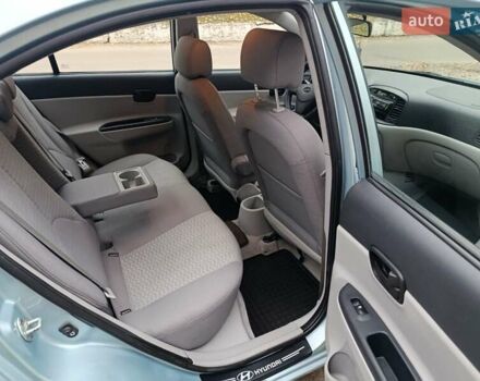 Синий Хендай Акцент, объемом двигателя 1.4 л и пробегом 100 тыс. км за 5300 $, фото 3 на Automoto.ua