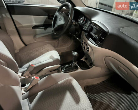 Синий Хендай Акцент, объемом двигателя 1.4 л и пробегом 167 тыс. км за 5400 $, фото 4 на Automoto.ua