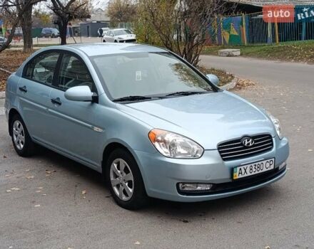 Синий Хендай Акцент, объемом двигателя 1.4 л и пробегом 100 тыс. км за 5300 $, фото 4 на Automoto.ua