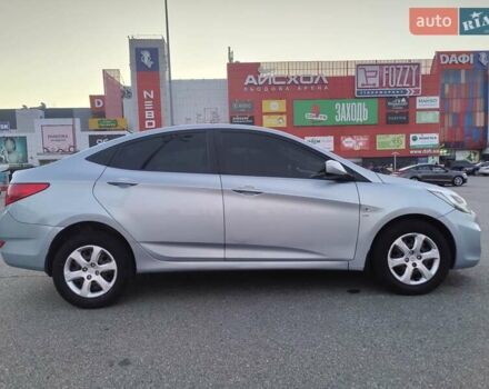 Синий Хендай Акцент, объемом двигателя 1.6 л и пробегом 209 тыс. км за 6500 $, фото 3 на Automoto.ua