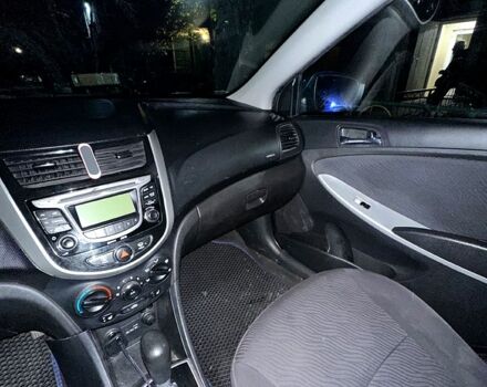 Синий Хендай Акцент, объемом двигателя 1.4 л и пробегом 195 тыс. км за 7000 $, фото 5 на Automoto.ua