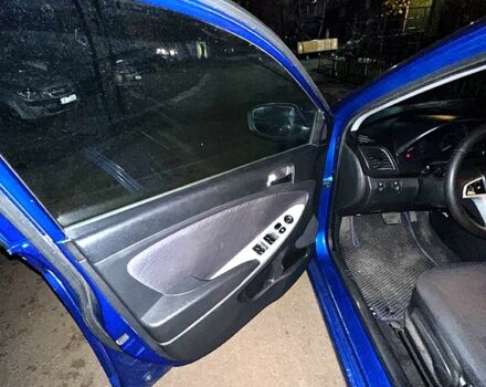 Синий Хендай Акцент, объемом двигателя 1.4 л и пробегом 195 тыс. км за 7000 $, фото 6 на Automoto.ua