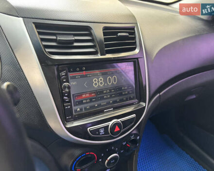 Синій Хендай Акцент, об'ємом двигуна 1.4 л та пробігом 132 тис. км за 6600 $, фото 4 на Automoto.ua
