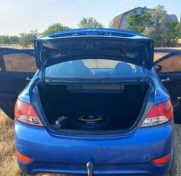 Синий Хендай Акцент, объемом двигателя 1.4 л и пробегом 215 тыс. км за 5900 $, фото 4 на Automoto.ua