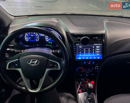 Синий Хендай Акцент, объемом двигателя 1.6 л и пробегом 196 тыс. км за 8200 $, фото 1 на Automoto.ua