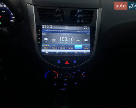 Синий Хендай Акцент, объемом двигателя 1.4 л и пробегом 74 тыс. км за 9200 $, фото 2 на Automoto.ua