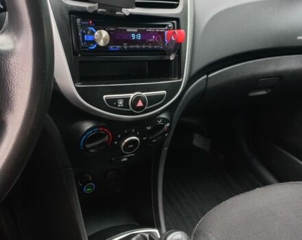 Синий Хендай Акцент, объемом двигателя 1.4 л и пробегом 64 тыс. км за 10700 $, фото 5 на Automoto.ua