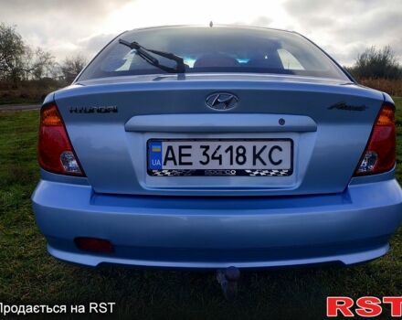 Синий Хендай Акцент, объемом двигателя 1.3 л и пробегом 210 тыс. км за 3000 $, фото 5 на Automoto.ua