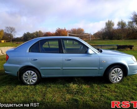 Синий Хендай Акцент, объемом двигателя 1.3 л и пробегом 210 тыс. км за 3000 $, фото 3 на Automoto.ua