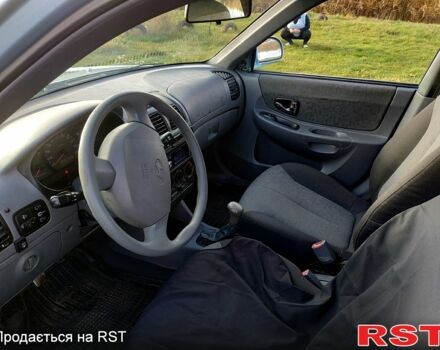 Синий Хендай Акцент, объемом двигателя 1.3 л и пробегом 210 тыс. км за 3000 $, фото 11 на Automoto.ua