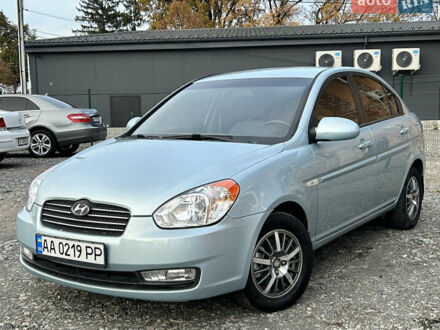 Синий Хендай Акцент, объемом двигателя 1.6 л и пробегом 240 тыс. км за 5250 $, фото 1 на Automoto.ua