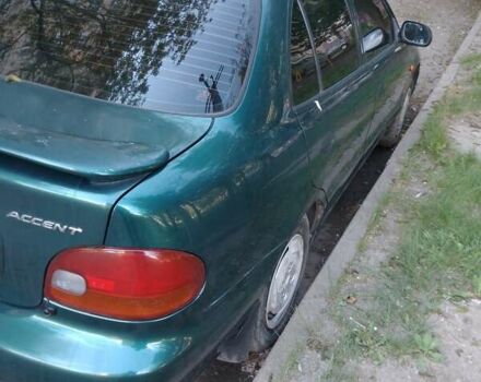 Зелений Хендай Акцент, об'ємом двигуна 1.3 л та пробігом 386 тис. км за 1950 $, фото 3 на Automoto.ua