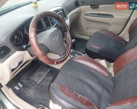 Зелений Хендай Акцент, об'ємом двигуна 1.6 л та пробігом 207 тис. км за 1950 $, фото 8 на Automoto.ua