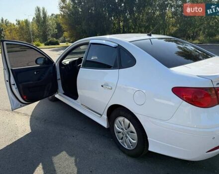 Белый Хендай Аванте, объемом двигателя 1.6 л и пробегом 228 тыс. км за 7000 $, фото 11 на Automoto.ua