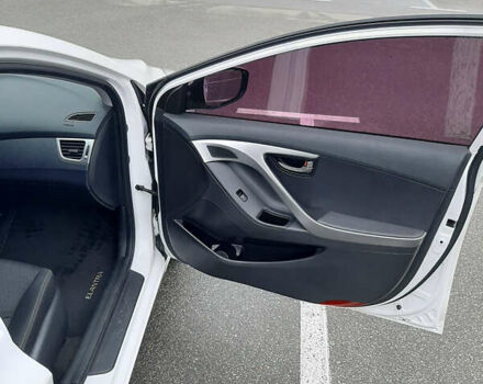 Белый Хендай Аванте, объемом двигателя 1.6 л и пробегом 180 тыс. км за 10000 $, фото 11 на Automoto.ua