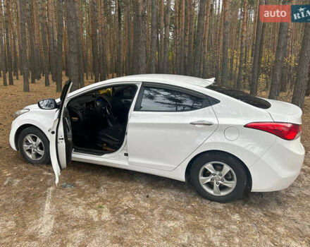 Белый Хендай Аванте, объемом двигателя 1.59 л и пробегом 232 тыс. км за 10000 $, фото 8 на Automoto.ua