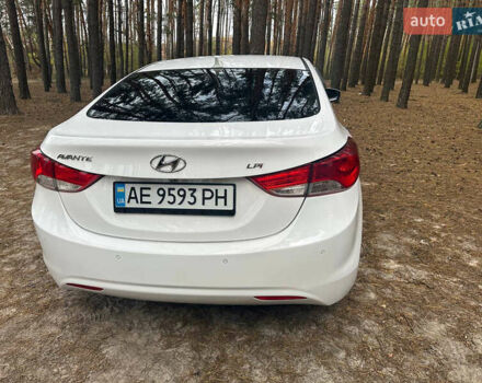 Белый Хендай Аванте, объемом двигателя 1.59 л и пробегом 232 тыс. км за 10000 $, фото 7 на Automoto.ua