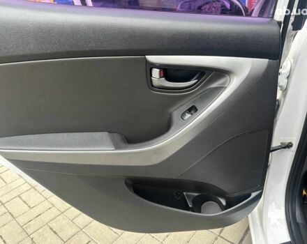 Хендай Аванте 2014 в Одессе на Automoto.ua Белый Хендай Аванте, объемом двигателя 1.6 л и пробегом 201 тыс. км за 8840 $, фото 12 на Automoto.ua