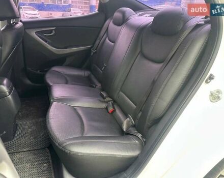 Хендай Аванте 2014 в Одессе на Automoto.ua Белый Хендай Аванте, объемом двигателя 1.6 л и пробегом 201 тыс. км за 8840 $, фото 10 на Automoto.ua