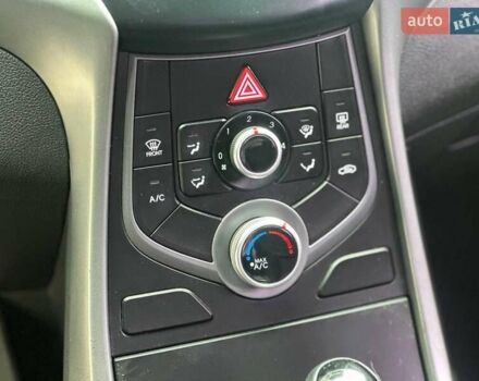 Хендай Аванте 2014 в Одессе на Automoto.ua Белый Хендай Аванте, объемом двигателя 1.6 л и пробегом 201 тыс. км за 8840 $, фото 16 на Automoto.ua