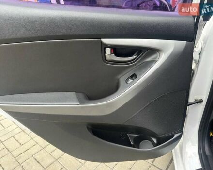 Хендай Аванте 2014 в Одессе на Automoto.ua Белый Хендай Аванте, объемом двигателя 1.6 л и пробегом 201 тыс. км за 8840 $, фото 12 на Automoto.ua