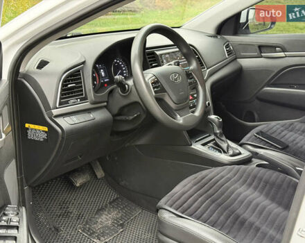 Белый Хендай Аванте, объемом двигателя 1.58 л и пробегом 204 тыс. км за 9900 $, фото 10 на Automoto.ua