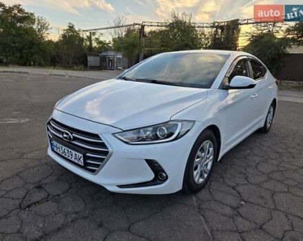 Белый Хендай Аванте, объемом двигателя 1.6 л и пробегом 200 тыс. км за 10500 $, фото 3 на Automoto.ua