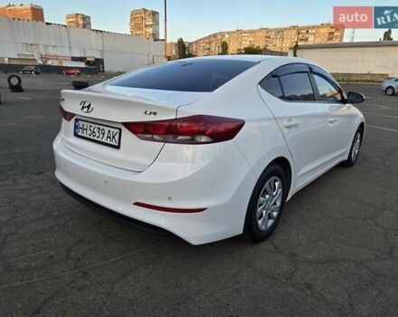 Белый Хендай Аванте, объемом двигателя 1.6 л и пробегом 200 тыс. км за 10500 $, фото 9 на Automoto.ua