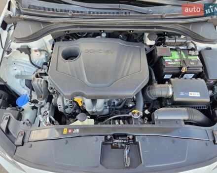 Белый Хендай Аванте, объемом двигателя 1.6 л и пробегом 200 тыс. км за 10500 $, фото 23 на Automoto.ua