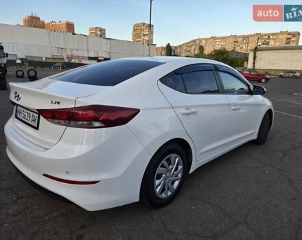 Белый Хендай Аванте, объемом двигателя 1.6 л и пробегом 200 тыс. км за 10500 $, фото 5 на Automoto.ua