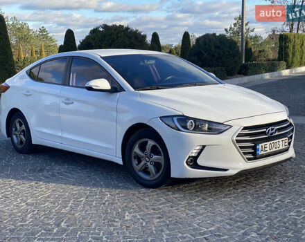 Белый Хендай Аванте, объемом двигателя 1.58 л и пробегом 151 тыс. км за 10900 $, фото 9 на Automoto.ua