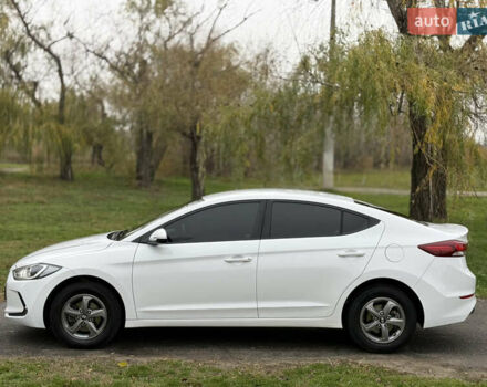 Белый Хендай Аванте, объемом двигателя 1.58 л и пробегом 204 тыс. км за 9900 $, фото 7 на Automoto.ua