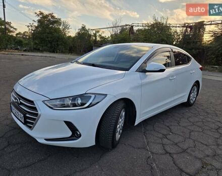 Белый Хендай Аванте, объемом двигателя 1.6 л и пробегом 200 тыс. км за 10500 $, фото 2 на Automoto.ua