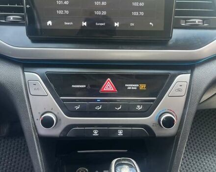 Белый Хендай Аванте, объемом двигателя 1.58 л и пробегом 188 тыс. км за 12500 $, фото 9 на Automoto.ua