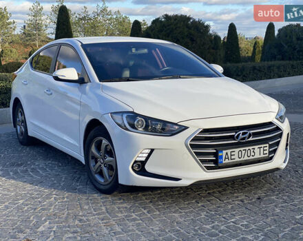 Белый Хендай Аванте, объемом двигателя 1.58 л и пробегом 151 тыс. км за 10900 $, фото 10 на Automoto.ua