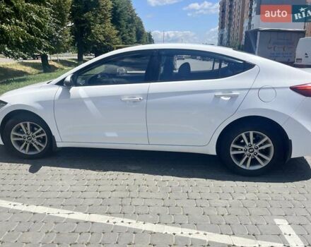 Белый Хендай Аванте, объемом двигателя 1.58 л и пробегом 188 тыс. км за 12500 $, фото 4 на Automoto.ua
