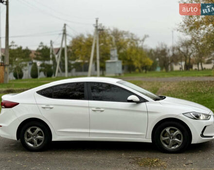 Белый Хендай Аванте, объемом двигателя 1.58 л и пробегом 204 тыс. км за 9900 $, фото 3 на Automoto.ua