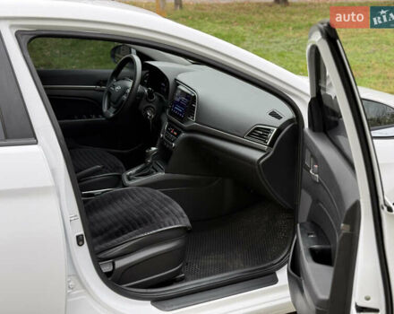 Белый Хендай Аванте, объемом двигателя 1.58 л и пробегом 204 тыс. км за 9900 $, фото 12 на Automoto.ua