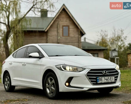 Белый Хендай Аванте, объемом двигателя 1.58 л и пробегом 204 тыс. км за 9900 $, фото 2 на Automoto.ua