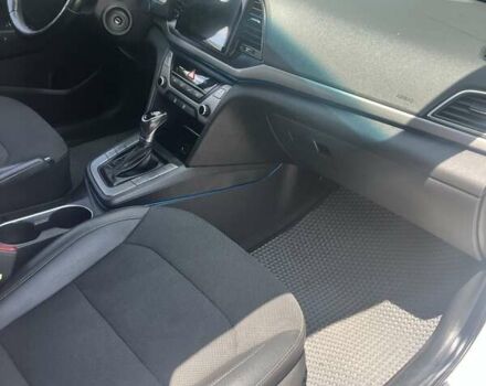 Белый Хендай Аванте, объемом двигателя 1.58 л и пробегом 188 тыс. км за 12500 $, фото 5 на Automoto.ua