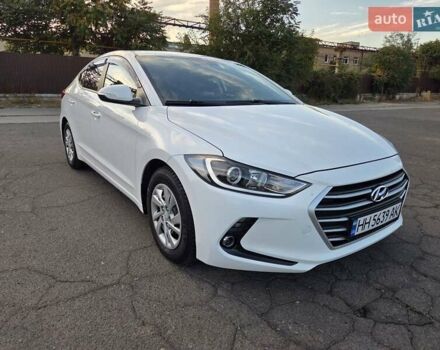 Белый Хендай Аванте, объемом двигателя 1.6 л и пробегом 200 тыс. км за 10500 $, фото 4 на Automoto.ua