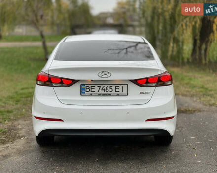 Белый Хендай Аванте, объемом двигателя 1.58 л и пробегом 204 тыс. км за 9900 $, фото 5 на Automoto.ua